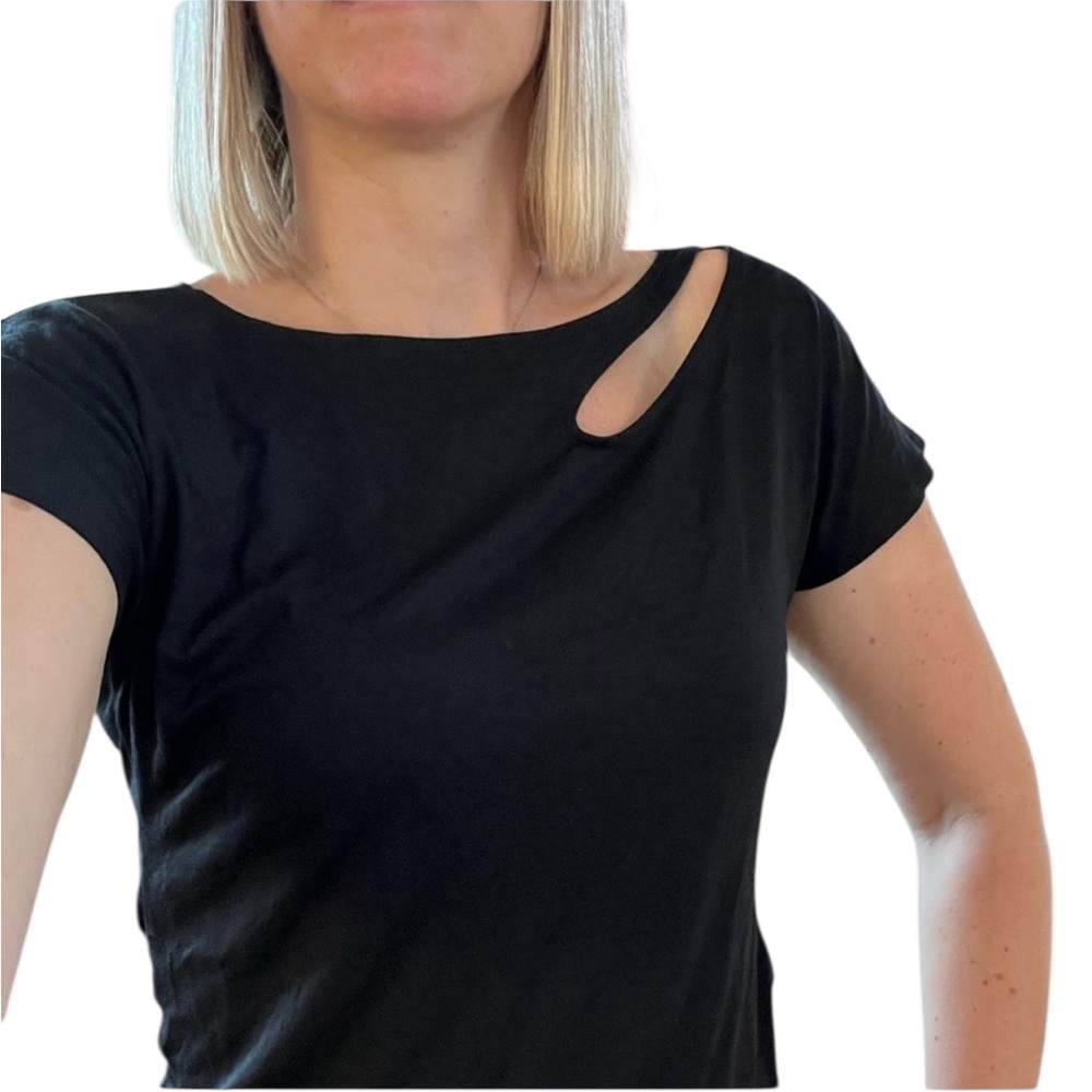 NEW NWT Laila Jayde Cut Out Keyhole Asymmetric Tee, Black Jersey, XS Extra Small